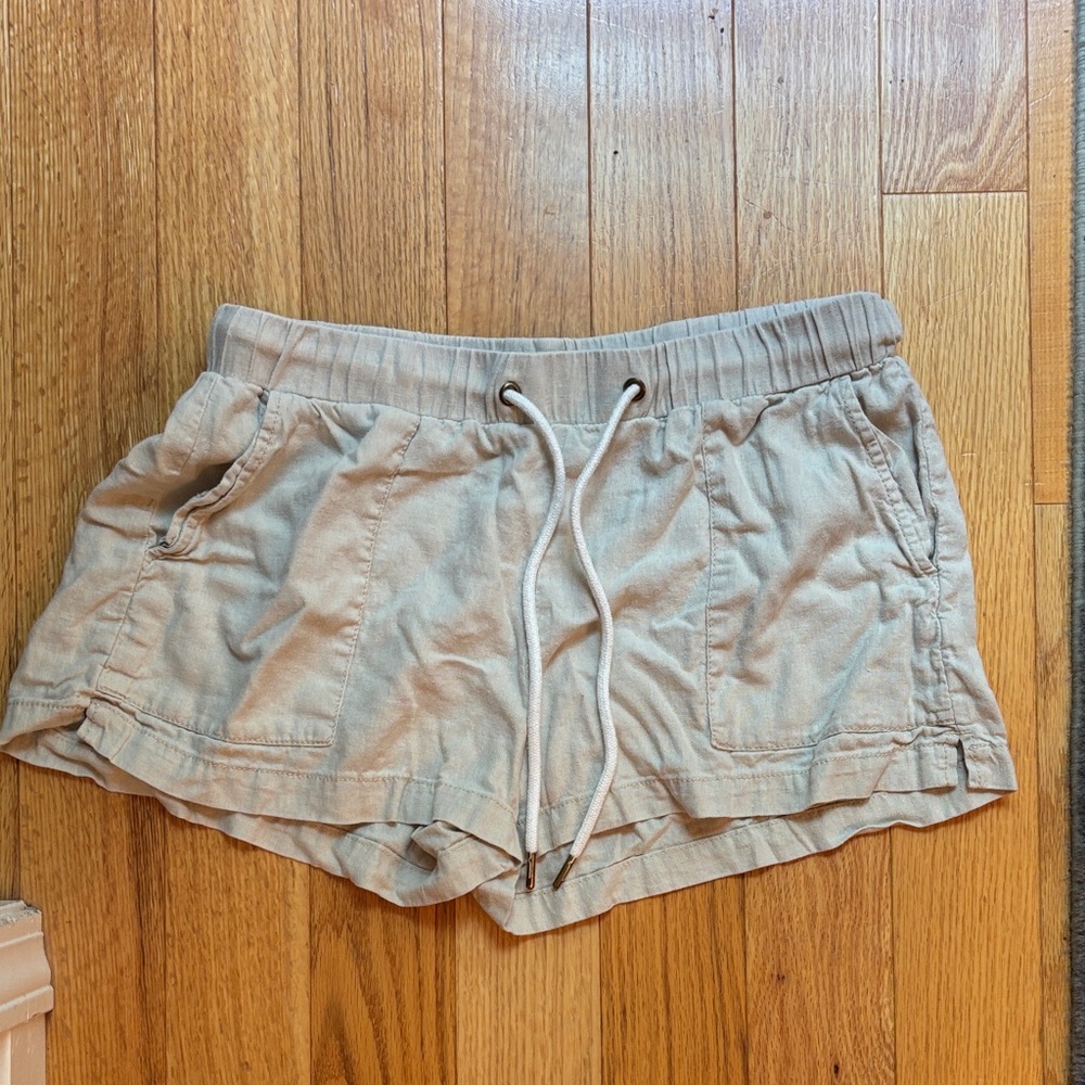 H&M Tan Women's Shorts size 8